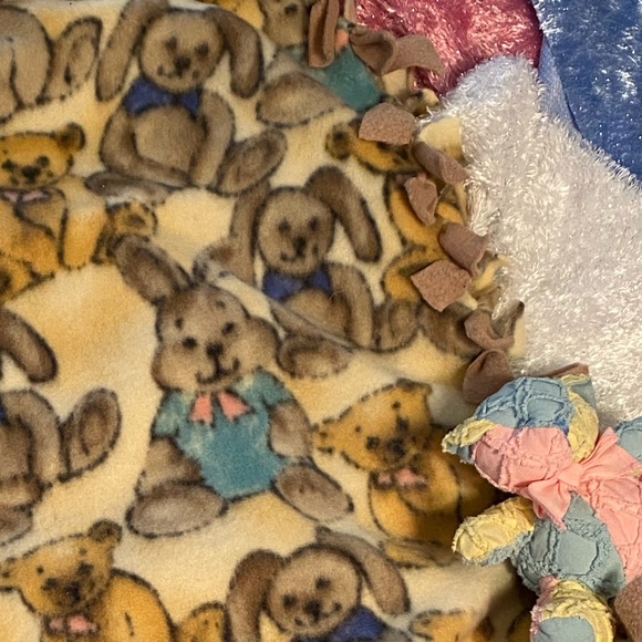🎁NWT 𝑯𝒂𝒏𝒅𝒎𝒂𝒅𝒆 Bunny Teddy Blanket Quilt OOAK Easter Gift 🐰 - Picture 4 of 4